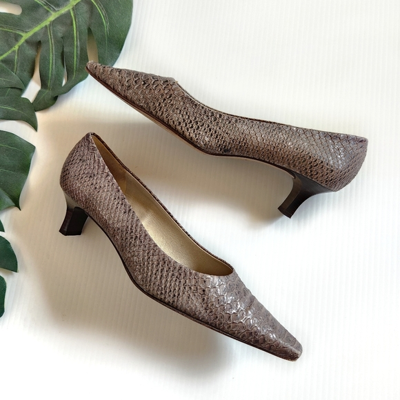 Peter Kaiser Taupe Textured Heels - Picture 11 of 16
